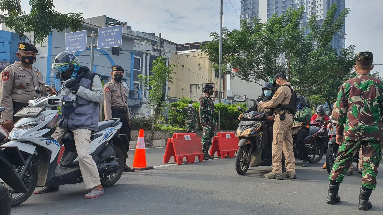 Penyekatan PPKM Level 4 di Margonda, Depok