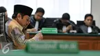 Mantan sekjen Kementerian ESDM, Waryono Karno menjalani sidang pembacaan vonis putusan di Pengadilan Tipikor, Jakarta, Rabu (16/09/2015). Waryono divonis enam tahun penjara dan denda Rp 300 juta subsider tiga bulan. (Liputan6.com/Andrian M Tunay)