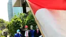 Serikat pekerja Jakarta International Container Terminal (JICT) melakukan aksi pantomim di depan Gedung KPK, Jakarta, Selasa (22/9/2015). Mereka meminta pengusutan dugaan korupsi perpanjangan konsesi JITC oleh Pelindo II. (LIputan6.com/Andrian M Tunay)