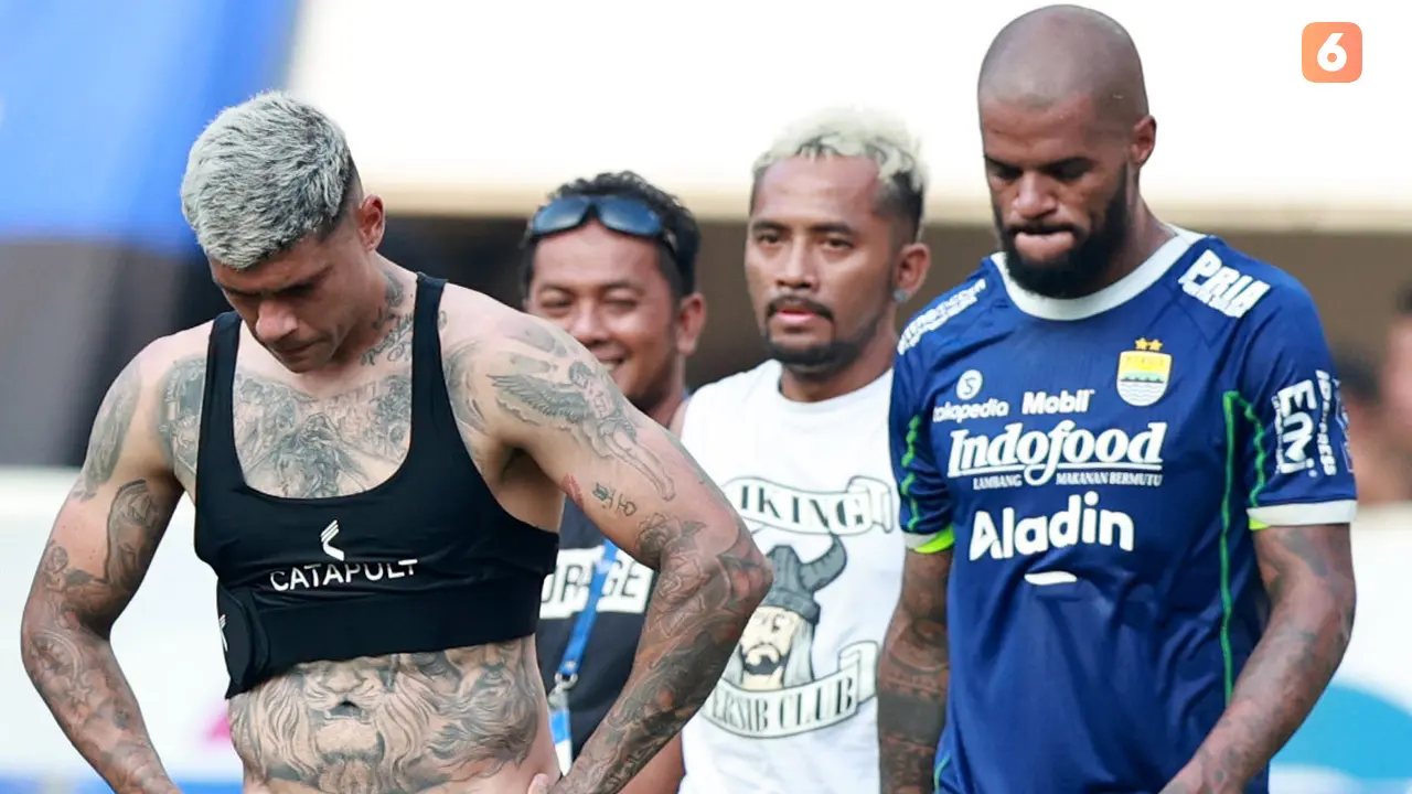 Foto: Reaksi Pemain Persib Bandung Setelah Dipermalukan Persik Kediri, Target Juara Semakin Tipis