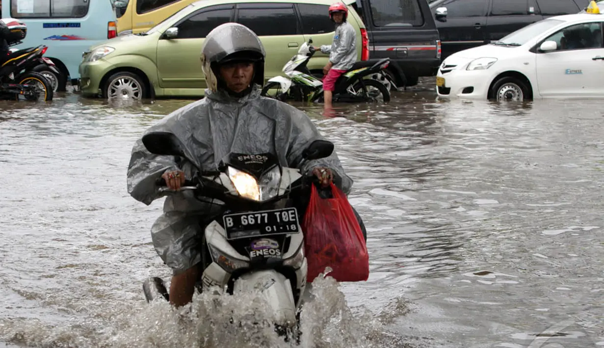 Banjir di Pantai Anyer, Cilegon, Banten 