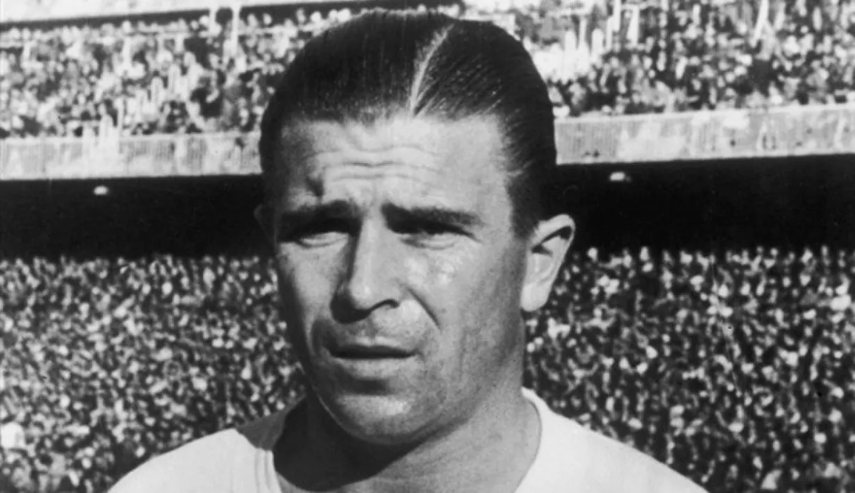3. Legenda Real Madrid, Ferenc Puskás, mencetak 14 gol dalam satu musim Copa del Rey, yaitu musim 1960-1961. Sedangkan gol terbanyak Cristiano Ronaldo dalam satu musim Copa del Rey adalah 7. (www.squawka.com)