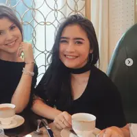 Prilly Latuconsina mengajarkan Amanda Cerny menari (Instagram/@amandacerny)