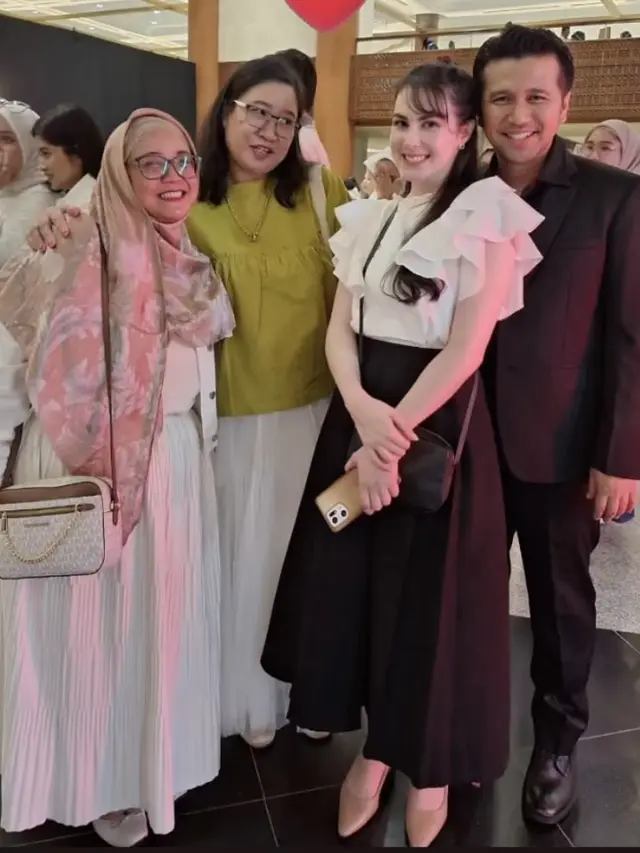 Arumi Bachsin saat Nonton Konser.