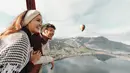Selain naik balon udara, foto yang terbaru pasangan ini adalah tengah menikmati sejuknya salju. Potret keceriaan Nadine dan Dimas bermain salju. (instagram/dims_dine)