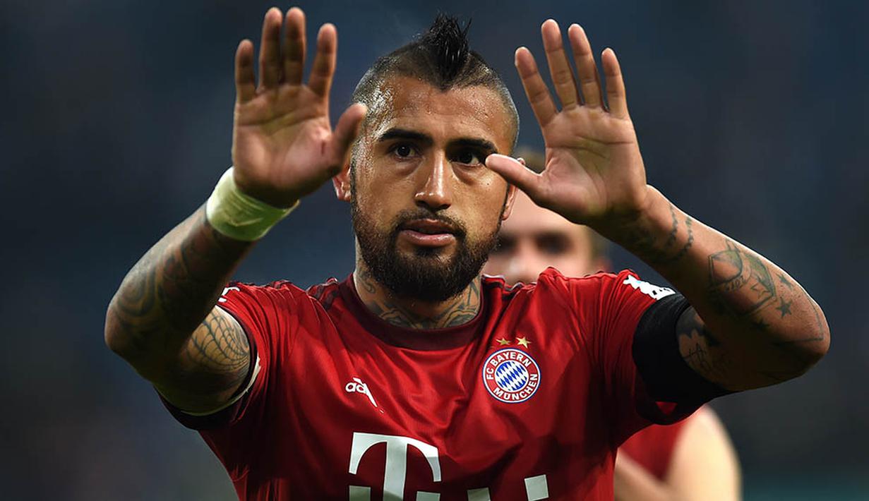 6. Arturo Vidal. Gelandang bertahan asal Cile ini terus didekati oleh Arsenal dan MU pada bursa transfer musim panas lalu. Tetapi King Artur lebih memilih pindah dari Juventus ke Bayern Munchen. (AFP/Patrik Stollarz)