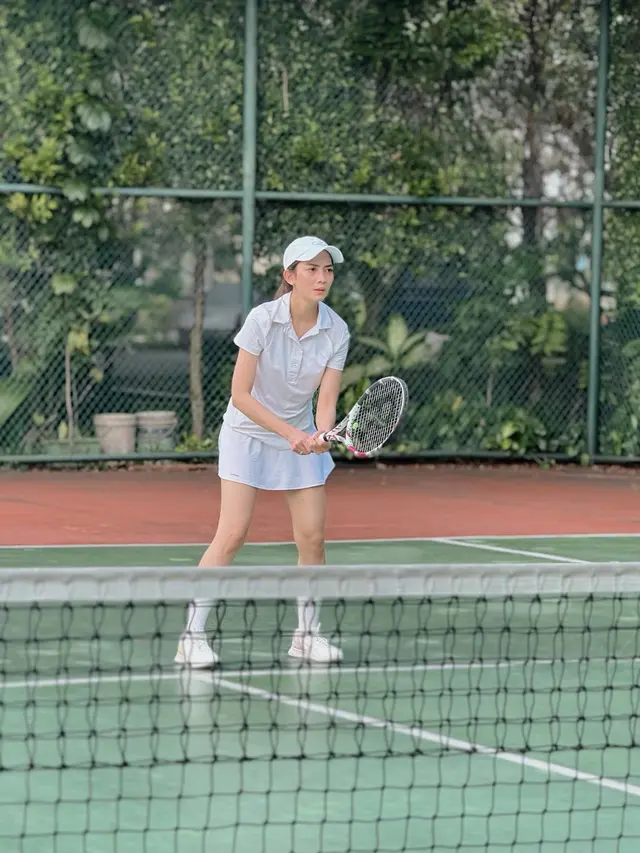 Lagi Hobi Main Tenis, Ini 7 Potret Menawan Ririn Dwi Ariyanti di Lapangan