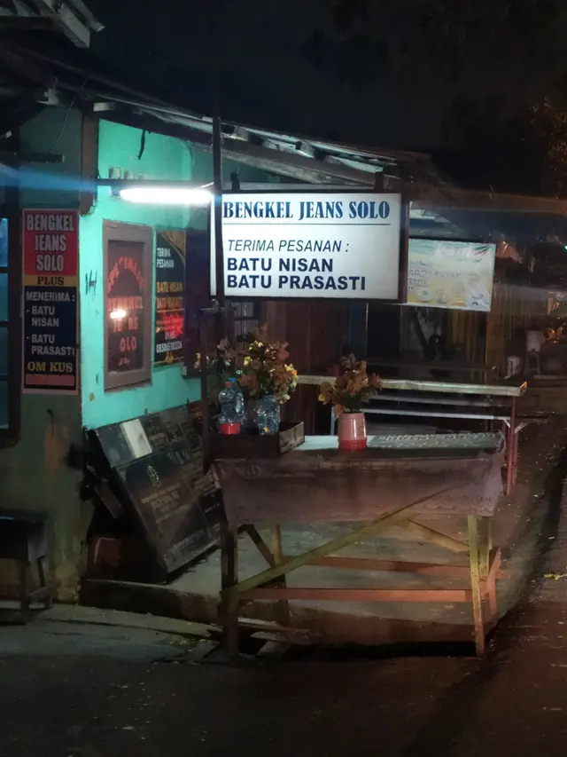 6 Spanduk Toko Ini Bikin Bingung Pembeli, Beda Jauh dengan Barang Jualannya
