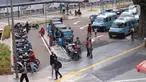 Suasana penataan integrasi antarmoda Stasiun Tanah Abang, Jakarta Pusat, Minggu (7/6/2020). Kawasan Stasiun Tanah Abang kini punya wajah baru. Semua moda angkutan transportasi umum diberi jalur khusus untuk mengangkut penumpang kereta rel listrik dengan tertib dan nyaman. (Liputan6.com/Angga Yuniar)