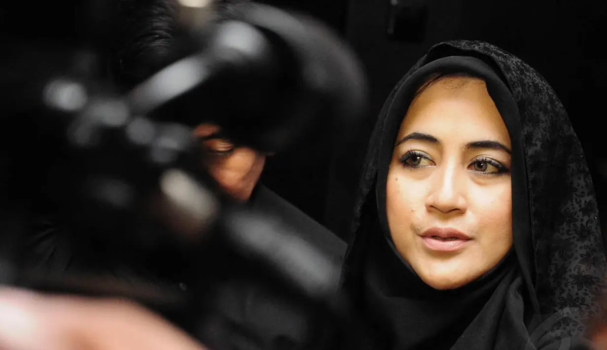 Kedatangan Pipik ke Polres Metro dimintai keterangan soal asal muasal kebakaran yang terjadi di kediamannya. (Liputan6.com/Faizal Fanani)