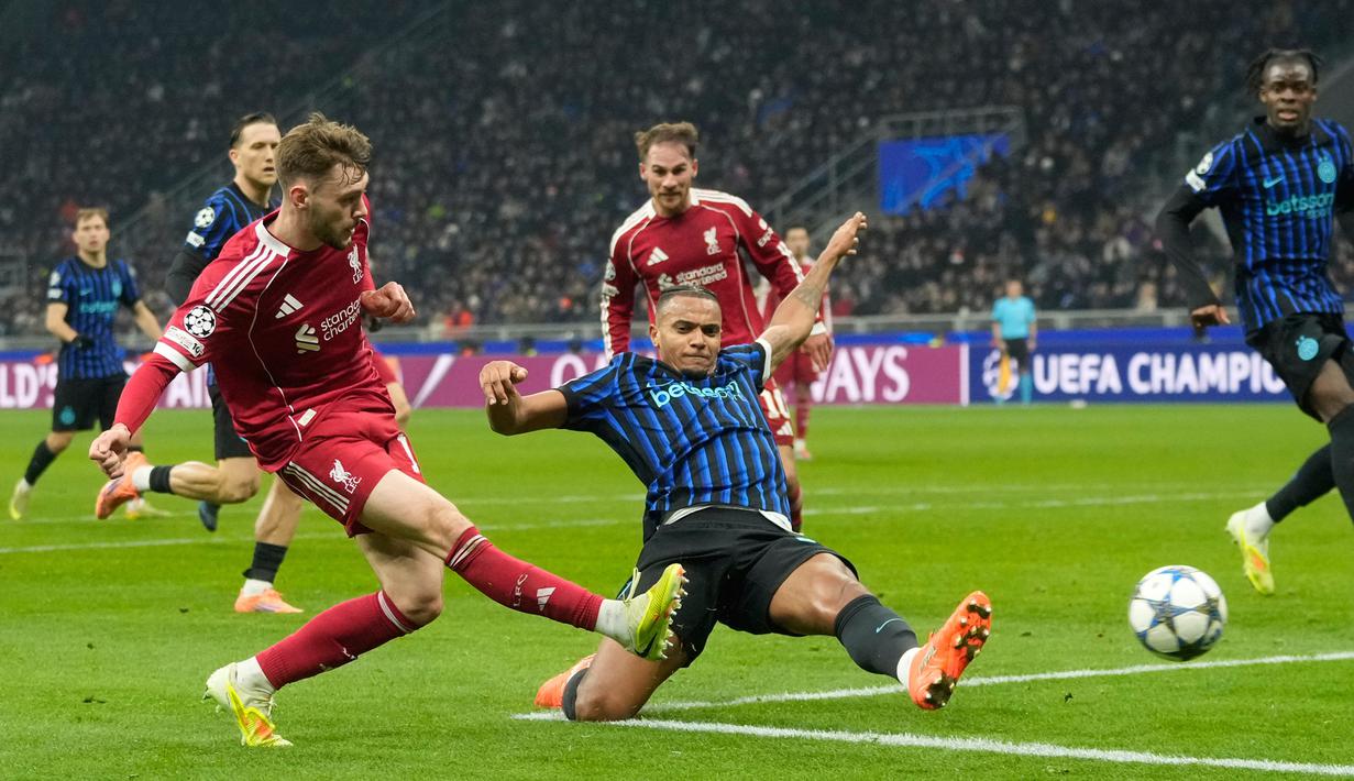 Liverpool memulai babak kedua dengan mengandalkan serangan balik cepat untuk menembus pertahanan Inter. (AP Photo/Luca Bruno)