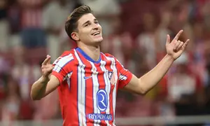 Di menit ke-94, Julian Alvarez menutup pesta gol Atletico Madrid ke gawang Valencia CF. (Pierre-Philippe MARCOU/AFP)