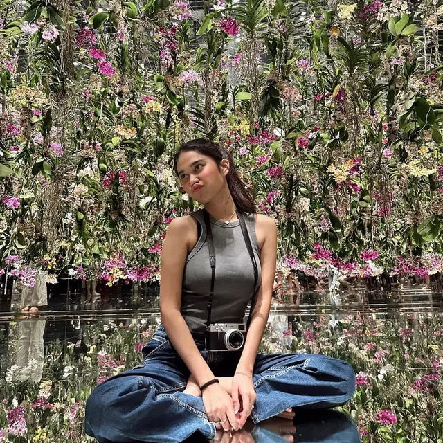 6 Foto Azizah Salsha Ini Hasil Jepretan Pratama Arhan, Romantis Bak Masih Pacaran