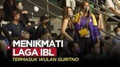 Berita video deretan artis yang menikmati laga hari pertama IBL (Indonesia Basketball League) musim 2022, termasuk Wulan Guritno, Sabtu (15/1/2022).