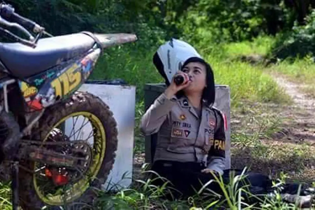 Kisah Inspiratif dari Para Polwan Cantik yang Tak Kenal Lelah