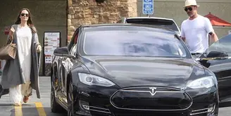 Pasca menggugat cerai Brad Pitt, Angelina Jolie mengemban kehidupannya sendirian. Terlebih ketika ia harus mengurus keenam buah hatinya seorang diri juga. (Instagram/brangelinaofficial)