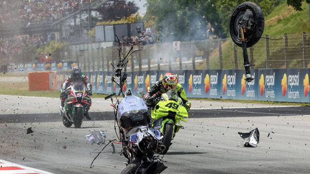 Foto: Insiden Horor Alex Marquez saat MotoGP Catalunya 2026, Berakhir dengan Patah Tulang Selangka