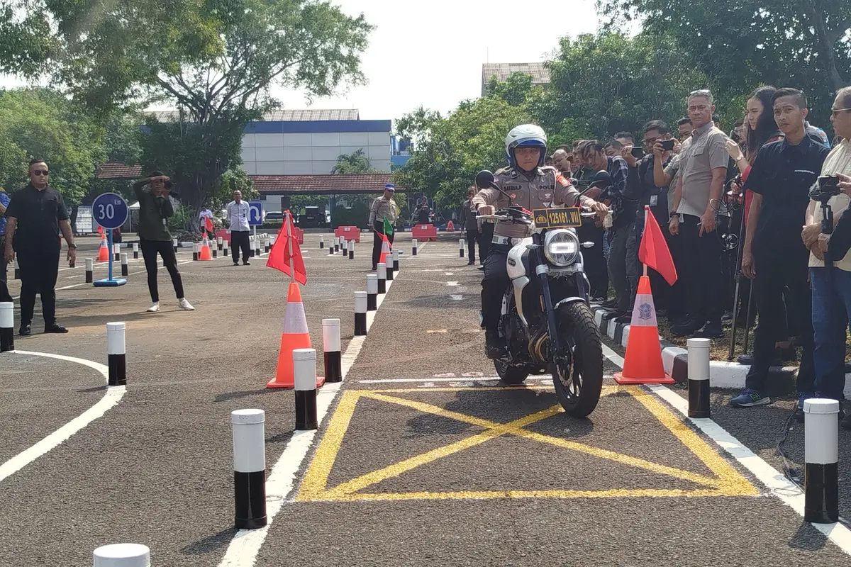 Kegiatan Launching Surat Izin Mengemudi (SIM) C1 bagi pemotor bermesin 250 cc hingga 500 cc.