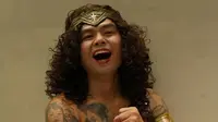 Wendi Cagur pakai kostum Wonder Woman (Instagram/t_orasudi_ro))