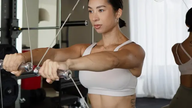 5 Potret Jennifer Bachdim Tetap Body Goals Walaupun Punya Empat Anak, Pesonanya Curi Perhatian