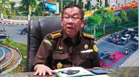 Asisten Intelijen Kejati Riau Raharjo Budi Kisnanto memberi keterangan dugaan pemerasan Bupati Kuansing oleh Kejari. (Liputan6.com/M Syukur)