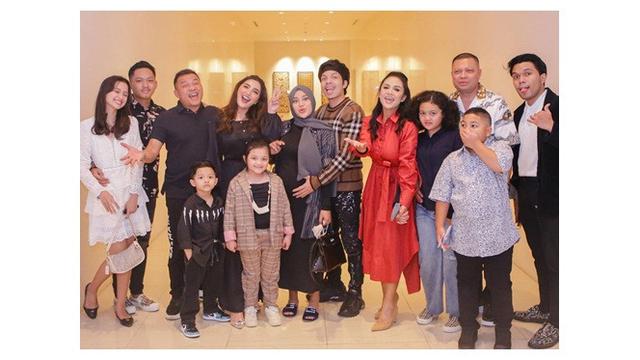 8 Momen Kumpul Bareng Keluarga Anang Hermansyah dan Krisdayanti, Curi Perhatian