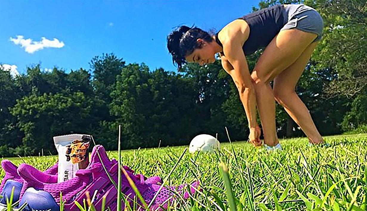 Jonelle Filigno lahir pada 24 September 1990 di Mississauga, Ontario, Kanada. (Bola.com/Instagram/Jonellefiligno)