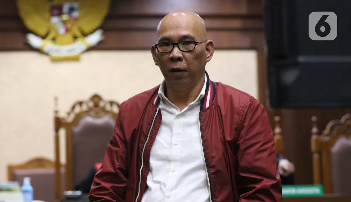 Pengusaha, Rahmat usai memberi keterangan pada sidang lanjutan dugaan perantara suap dari Djoko Tjandra kepada Jaksa Pinangki Sirna Malasari terkait pengurusan fatwa di Mahkamah Agung dengan terdakwa Andi Irfan Jaya di Pengadilan Tipikor, Jakarta, Rabu (2/12/2020). (Liputan6.com/Helmi Fithriansyah)