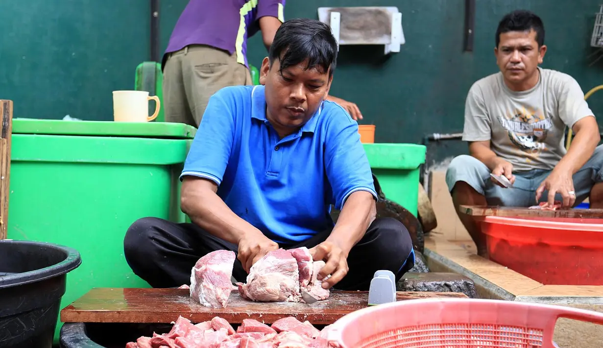 Selain akan memodifikasi menu masakannya, Beby Nasution mempersiapkan menu untuk 10.000 orang untuk pernikahan Kahiyang Ayu dan Bobby Nasution. Dan ternyata, catering ini sudah menjadi langganan keluarga Bobby. (Deki Prayoga/Bintang.com)