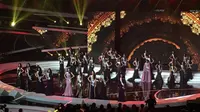 10 Besar finalis Puteri Indonesia 2016 tampil dalam balutan gaun malam rancangan Galih Prakarsa dan Ansoe.