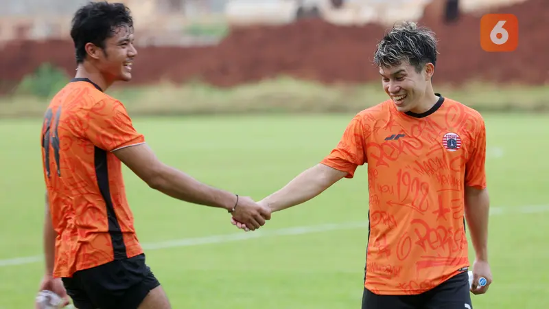 Foto: Pemain Persija Asik-Asik, Ryo Matsumura Ceria di Sesi Latihan Macan Kemayoran