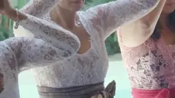 Luna Maya dan Maxime Bouttier Jalani Upacara Melaspas Rumah Baru di Bali