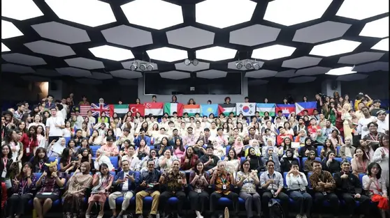 140 Mahasiswa dari 13 Negara Belajar Keberlanjutan dan Budaya Indonesia