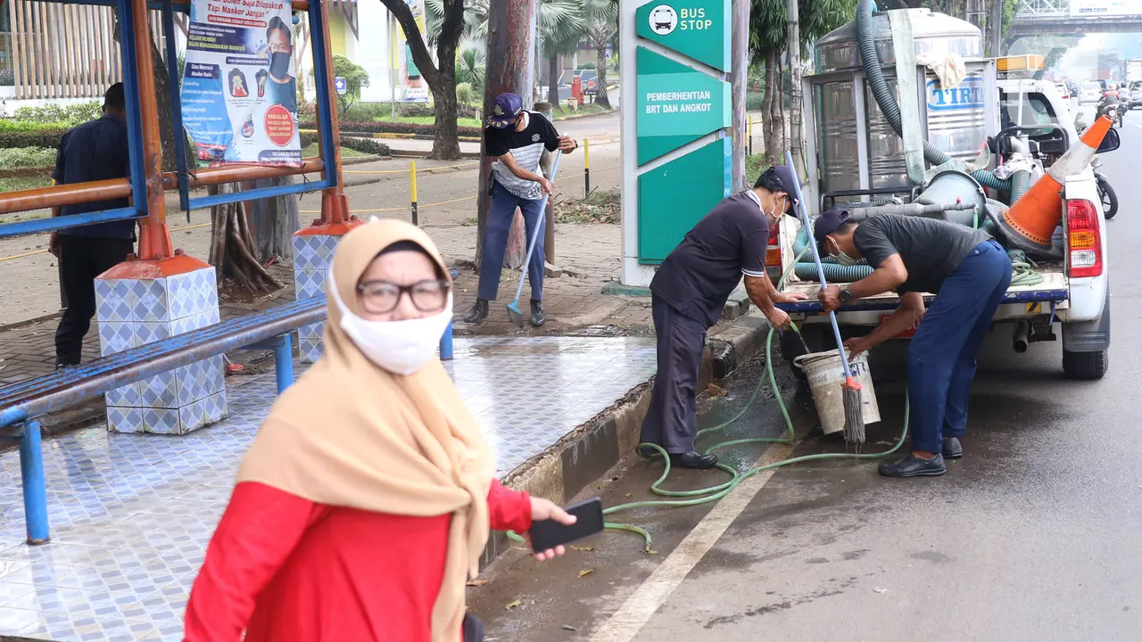 Fasilitas Halte Dibersihkan