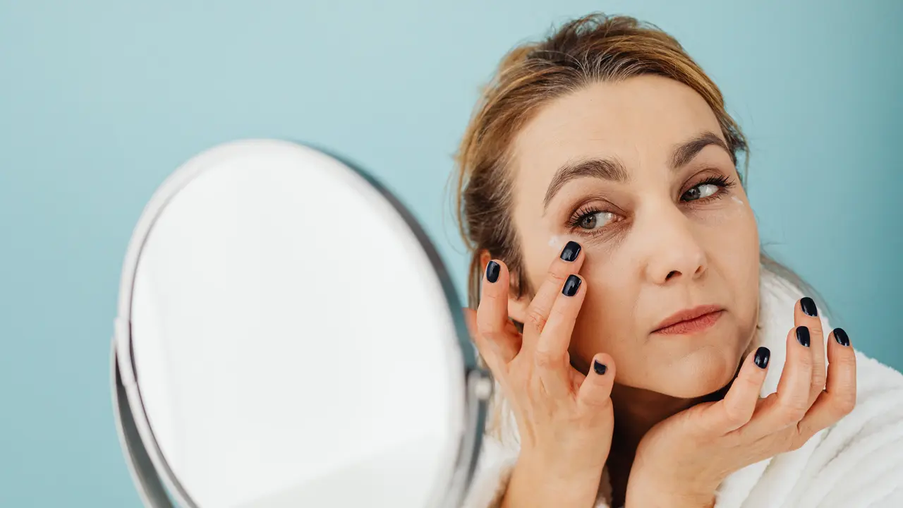 4 Cara Mengatasi Jerawat pada Kulit Sensitif, Hindari Pakai Banyak Produk Skincare