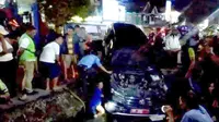 Mobil Dinas Pemerintah Gorontalo Terperosok Masuk Drainase Kotor