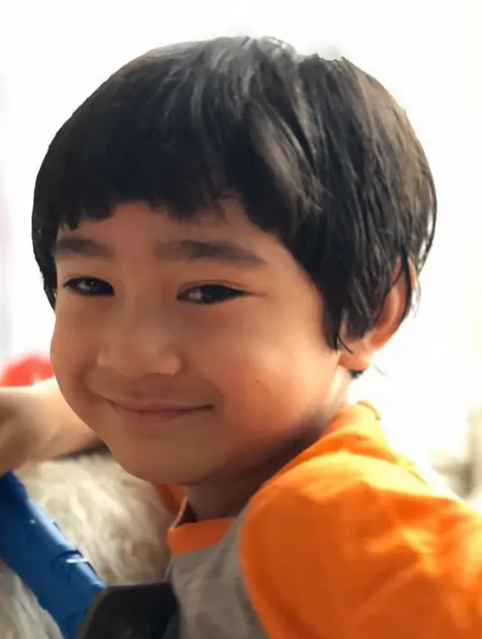 Sikap Rafathar yang menggemaskan juga membuat Raffi bersama Baim Wong dan Billy Syahputra jadi bersikap jahil kepadanya. Tak heran kalau jagoan kecil ini marah dan mengamuk. (Instagram/raffinagita1717)