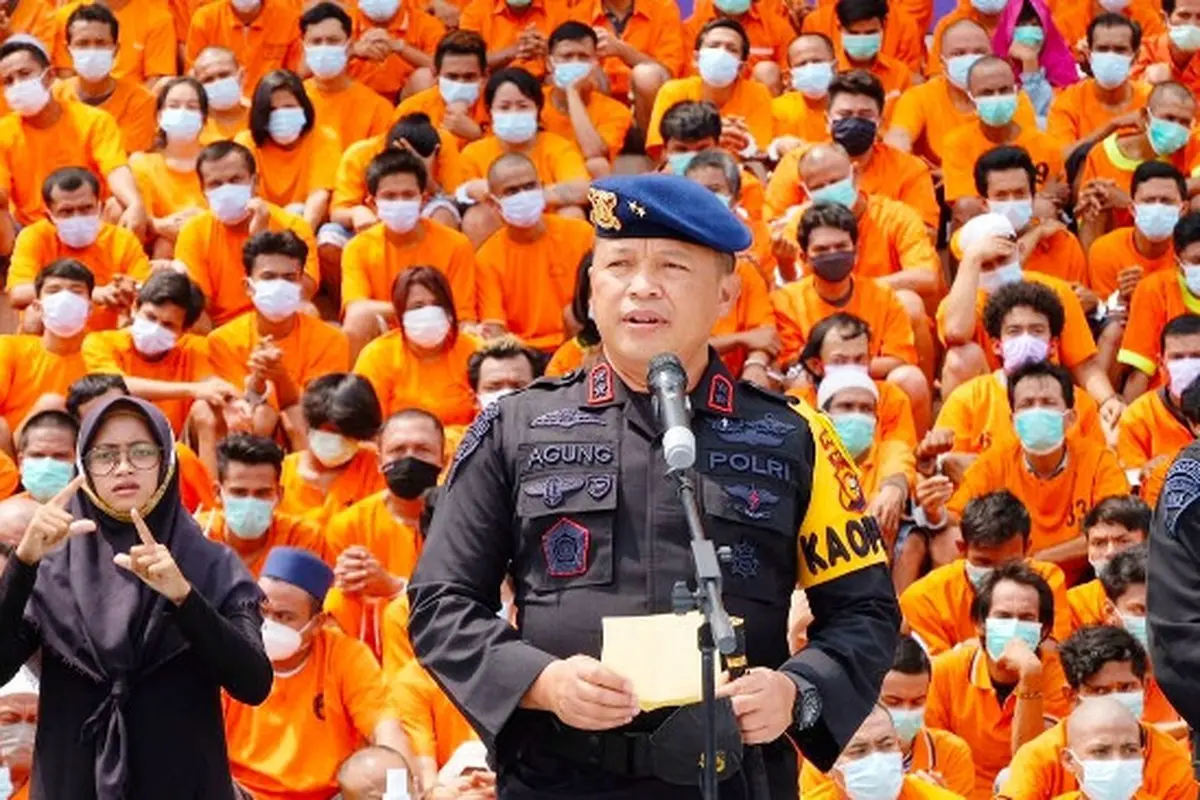 Kapolda Riau Irjen Agung Setya Imam Effendi dalam konferensi pers pengungkapan narkoba.