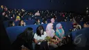 Suasana di dalam bioskop jelang pemutaran film Cinderella di Blitzmegaplex Central Park, Jakarta, Sabtu (14/3/2015). (Liputan6.com/Herman Zakharia)