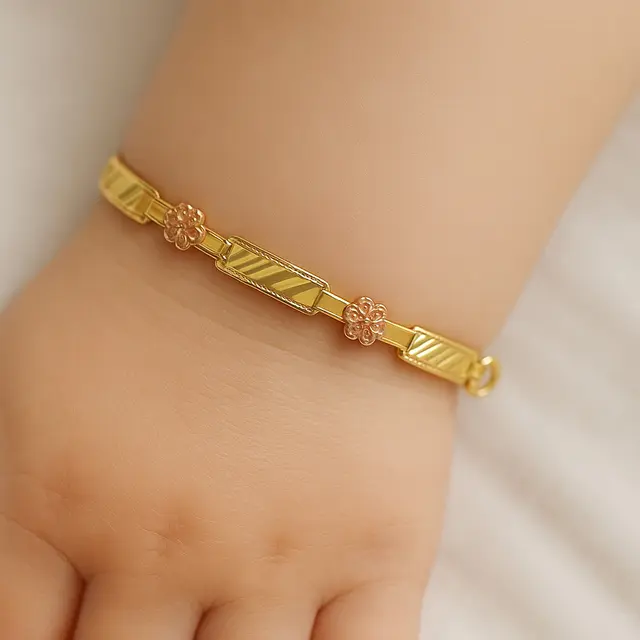 6. Gelang Emas Kombinasi Warna (Rose Gold & Kuning)