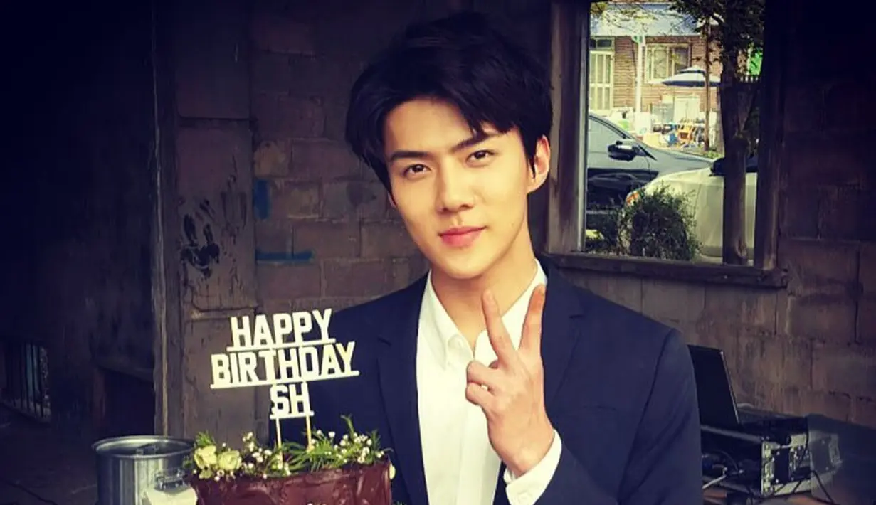 Selain tampan, Sehun EXO punya hati yang sangat baik. Ia pernah menjadi sukarelawan di penampungan Red Cross Youth untuk membantu anak-anak difabel. (Foto: instagram.com/oohsehun)