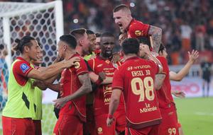 Pemain Persija merayakan gol yang dicetak Allano Brendon De Souza Lima (Allano) saat menjamu Bhayangkara FC pada lanjutan BRI Super League 2025/2026 di Stadion Utama Gelora Bung Karno (SUGBK), Jakarta, Senin (29/12/2025). Persija berhasil membungkam permainan Bhayangkara FC dengan skor telak 3-0. (Bola.com/M Iqbal Ichsan)