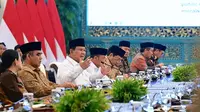 Presiden Prabowo Subianto saat berdiskusi dengan tokoh lintas agama, kelompok agama, hingga pimpinan partai politik (parpol) di Kompleks Istana Kepresidenan Jakarta. (Foto: Biro Pers Sekretariat Presiden).