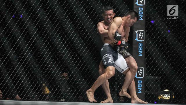 FOTO: Duel Sengit Petarung Indonesia Victorio - Yohan di One Championship