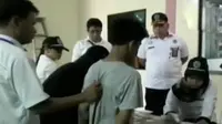 Diantara para tersangka, 6 orang masih dibawah umur dan masih diproses pendampingan hukum dari komisi perlindungan anak.