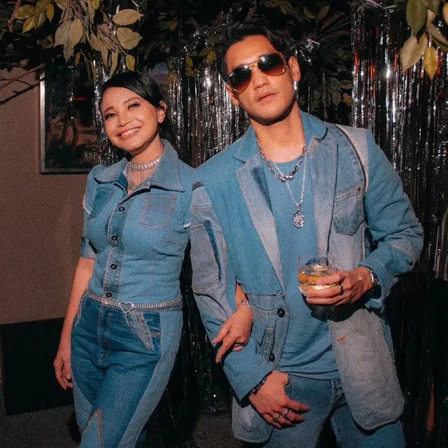 Gandeng Rossa dan Pakai Baju Couple, Ini 6 Momen Ultah Afgan ke-32 yang Meriah