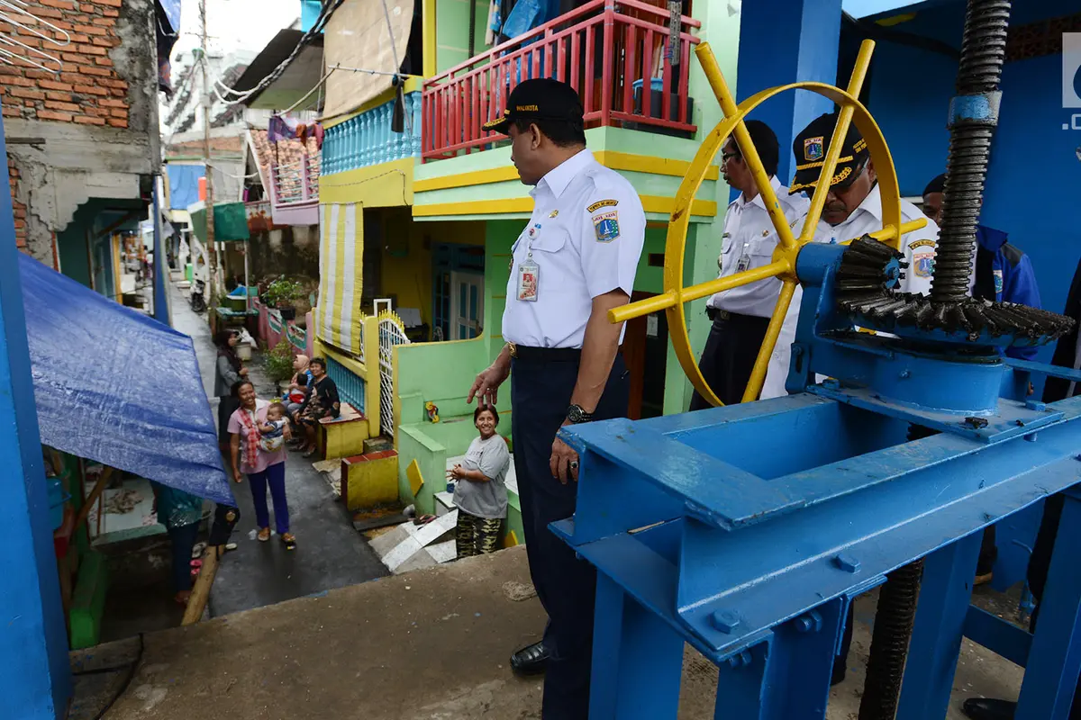 Antisipasi Banjir, Sudin SDA Jakarta Timur Cek Pompa Air Kampung Pulo