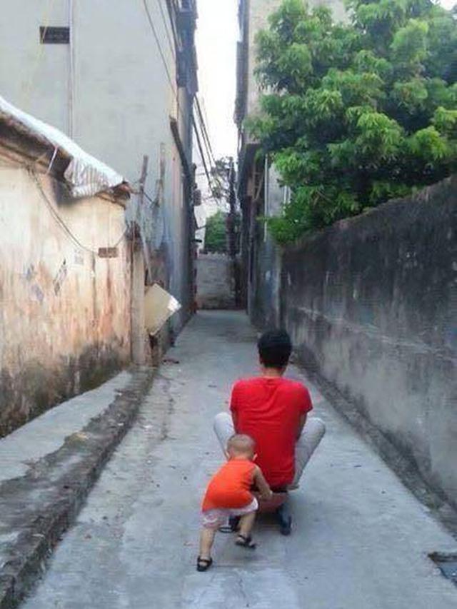 10 Potret Lucu Bapak Rumah Tangga saat Jaga Anaknya yang Masih Kecil Ini Kocak