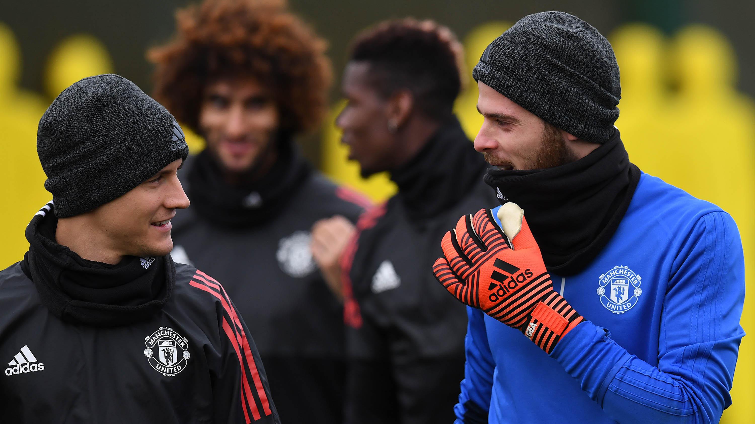 David De Gea (kanan) saat berlatih di kompleks latihan dekat Carrington, Manchester, Selasa (21/11/2017).(AFP/Paul Ellis)