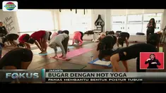 Sesi hot yoga dimulai dengan melakukan pranayama breathing atau latihan pernafasan.